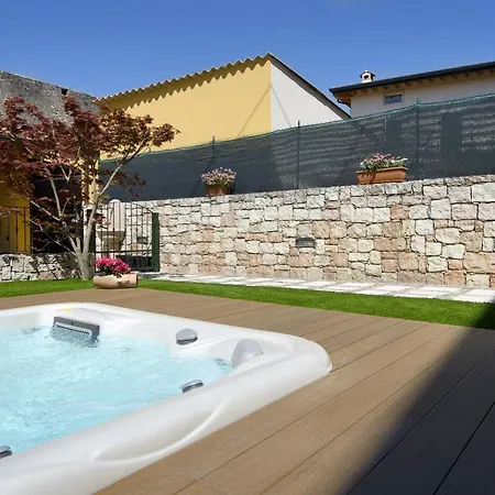 Accogliente Apt Al Centro Con Giardino E Jacuzzi