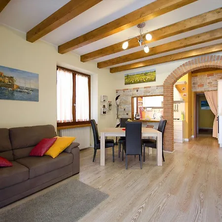 דירה Accogliente Apt Al Centro Con Giardino E Jacuzzi טורי דל בנקו
