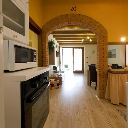 Accogliente Apt Al Centro Con Giardino E Jacuzzi טורי דל בנקו