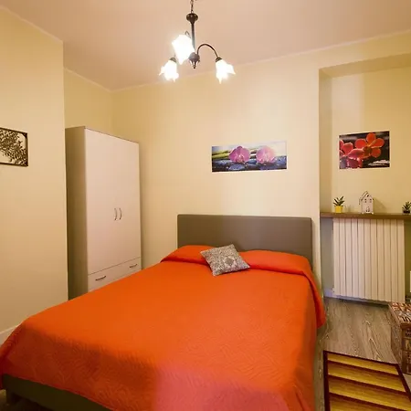 Apartment Accogliente Apt Al Centro Con Giardino E Jacuzzi Torri Del Benaco